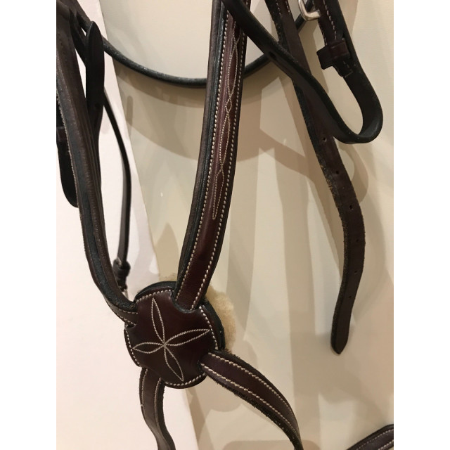 Filet muserolle croisée cuir