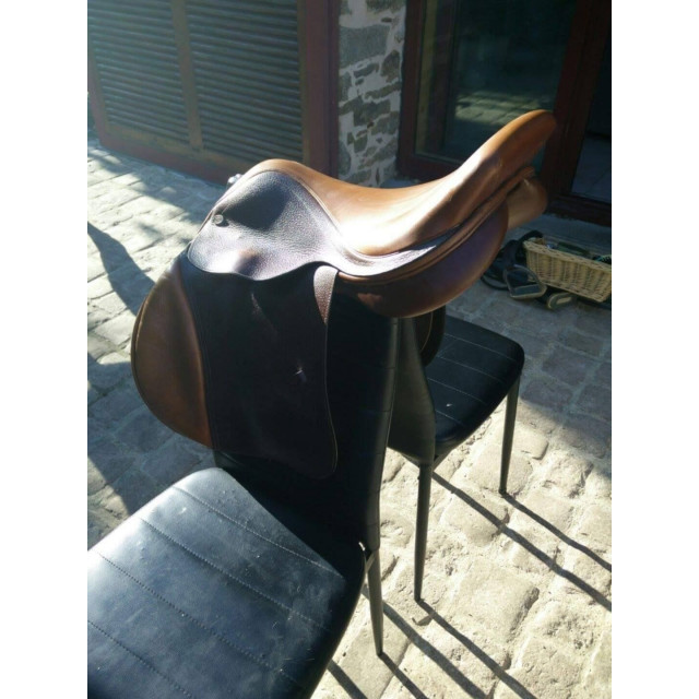 Selle Tulman bon état avec protections, étrivières et étriers