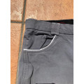 Pantalon gris, komutekir