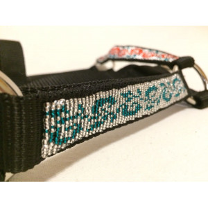 Licol décoré à la main