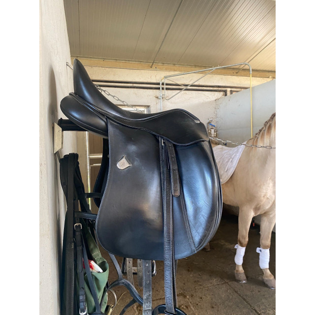 Selle de dressage bates innova