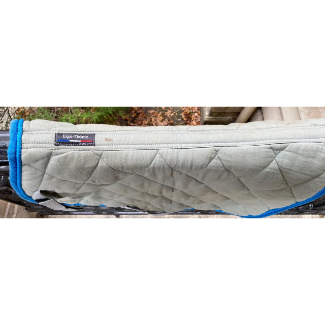 Tapis gris et bleu roi