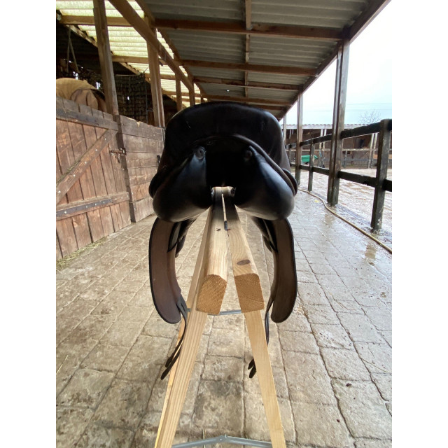 Selle de dressage en cuir noir