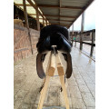 Selle de dressage en cuir noir