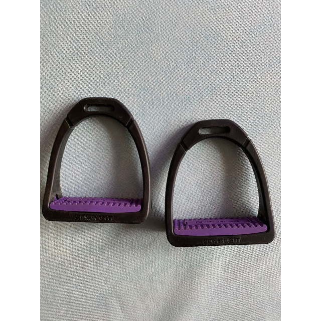 étriers COMPOSITI taille enfant en bon état