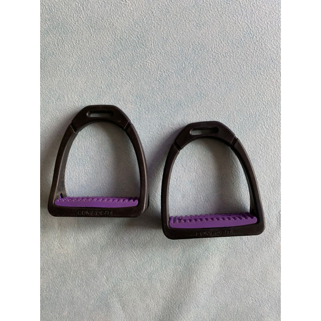 étriers COMPOSITI taille enfant en bon état