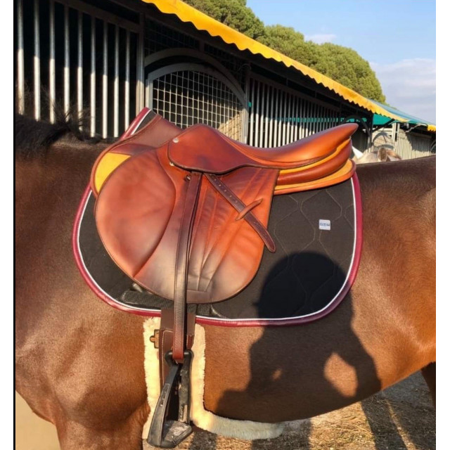 Selle Butet doublée veau taille 17.