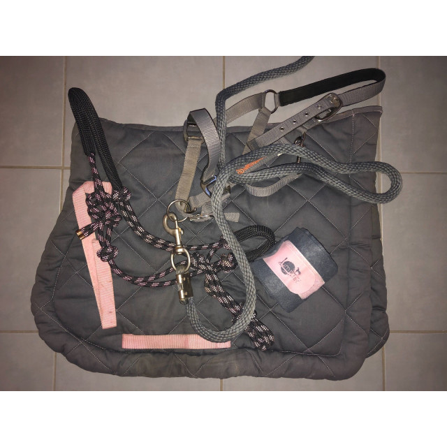 tapis equitheme gris et rose