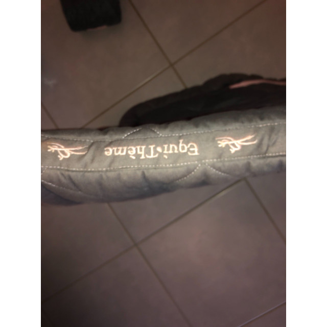 tapis equitheme gris et rose