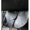 Selle mixte fleur de lys 17pouces