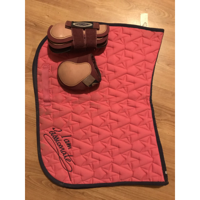 Tapis et guêtres rose