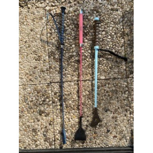 3 cravaches de marque et de couleur différentes