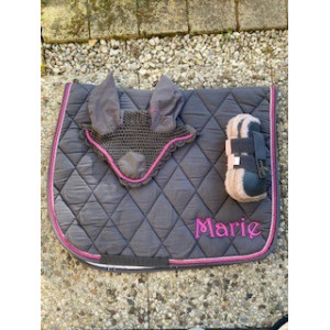 ensemble gris et rose (tapis + bonnet + guètres)