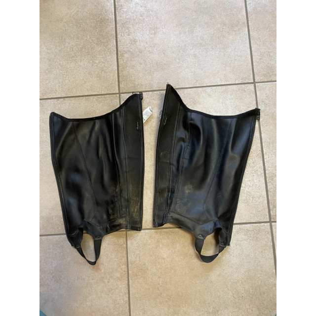 Chaps noires en synthétique