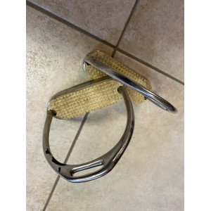 Étriers basiques, planchers blancs