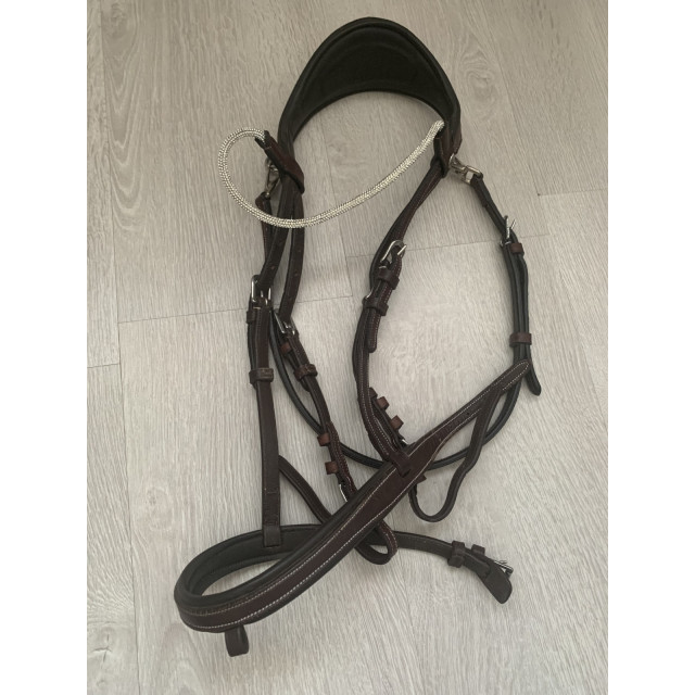 Muserolle flags and cup