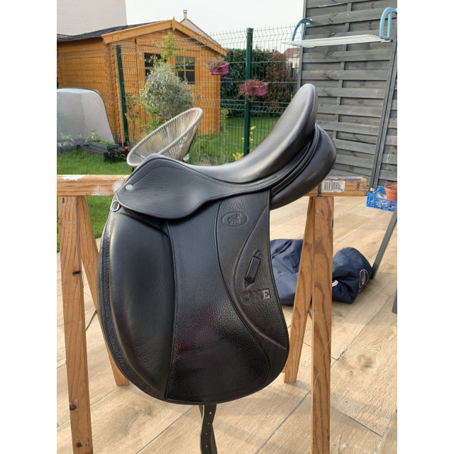 Selle de dressage  (mono quartier) HERVÉ GODIGNON one TAILLE 16,5 pouces