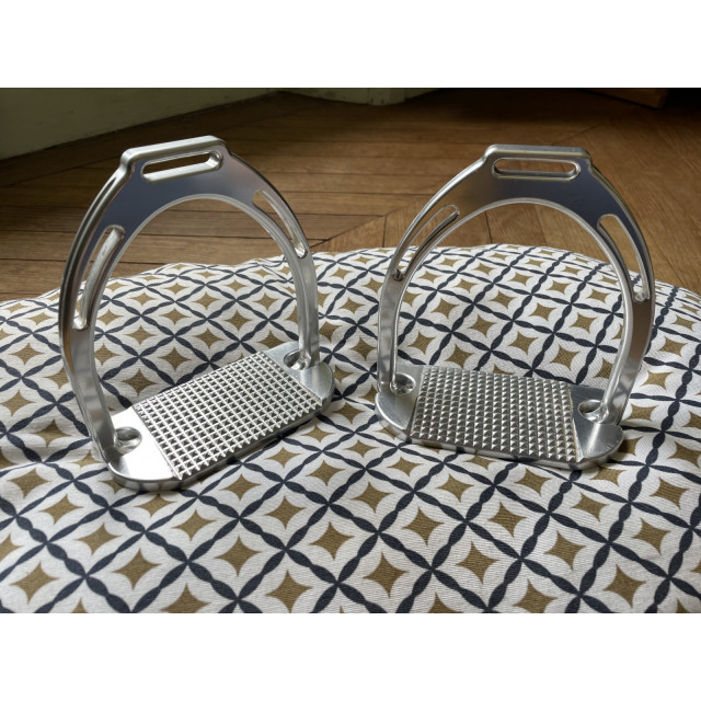 Étriers Jin Stirrup