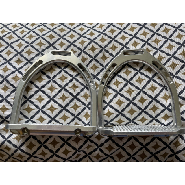 Étriers Jin Stirrup