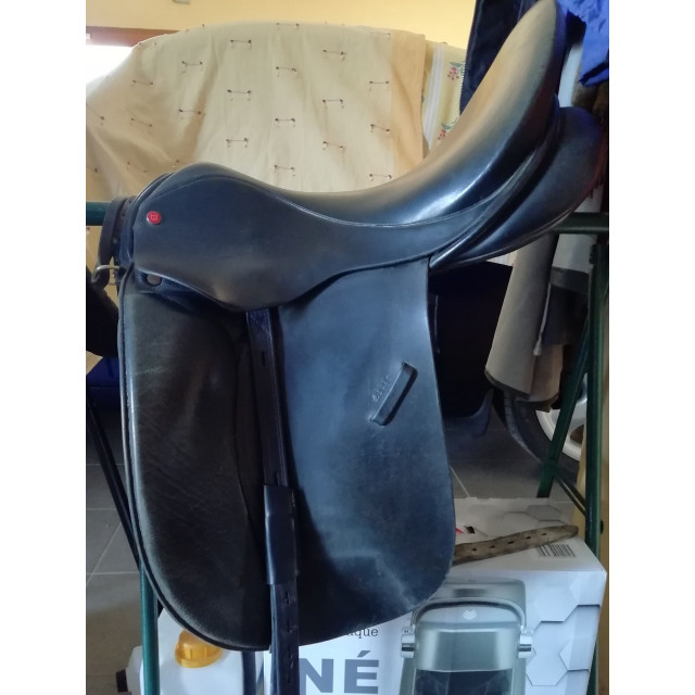 Selle dressage noir 17"