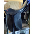 Selle dressage noir 17"