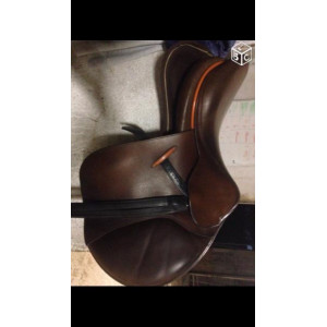 Selle Buttet semi creuse 17,5