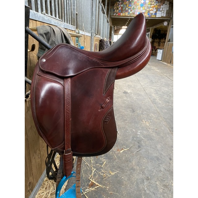A vendre selle de dressage Cwd marron