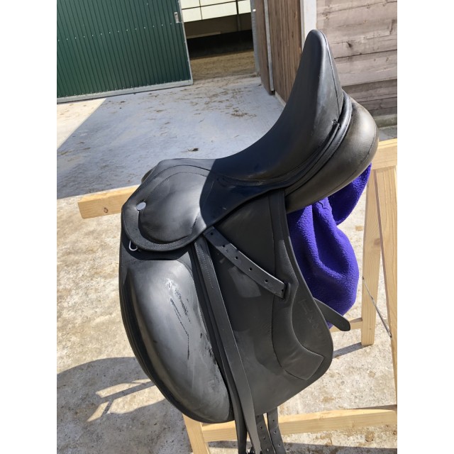 Selle de Dressage Ikonic 17.5