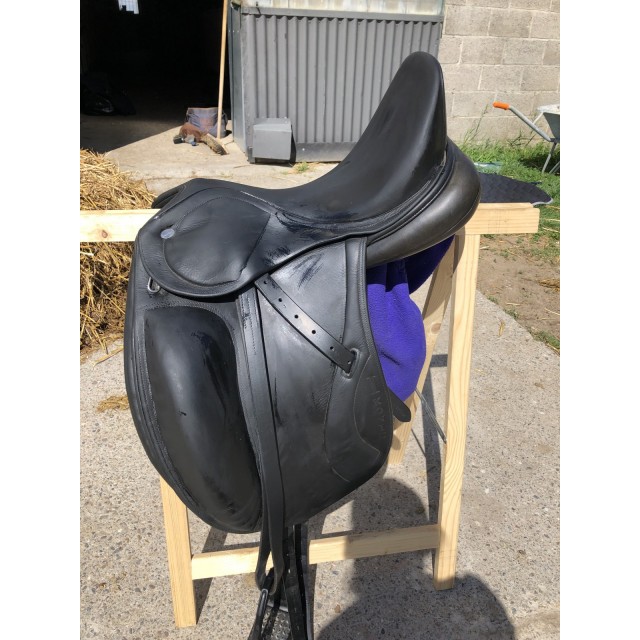 Selle de Dressage Ikonic 17.5