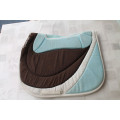 tapis marron et bleu