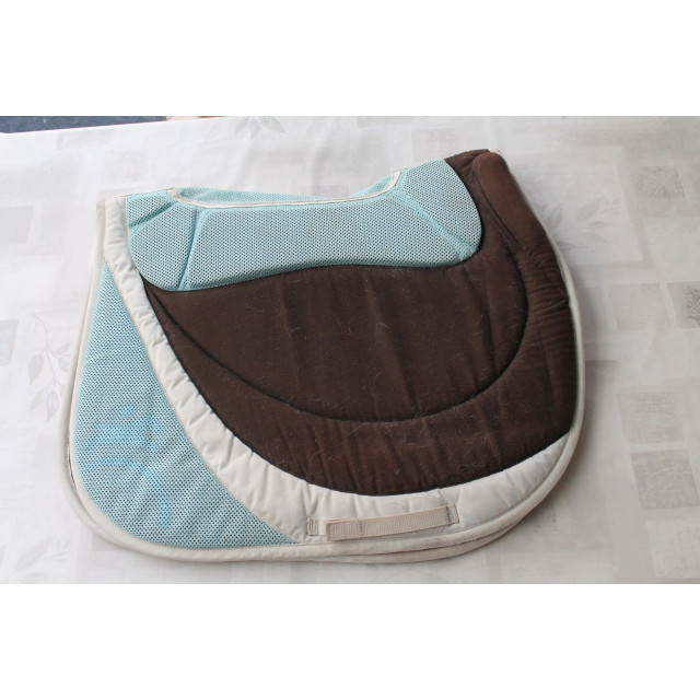 tapis marron et bleu