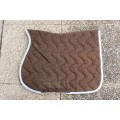Tapis marron liseré bleu ciel taille cheval