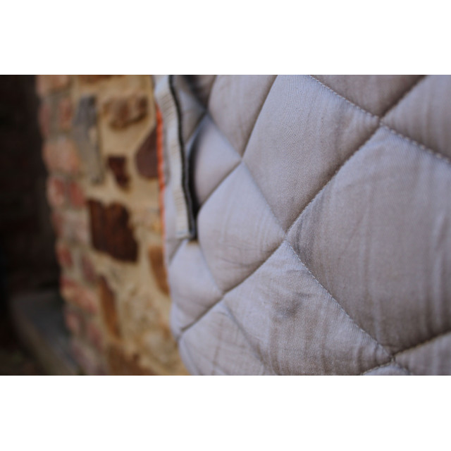 tapis gris et orange