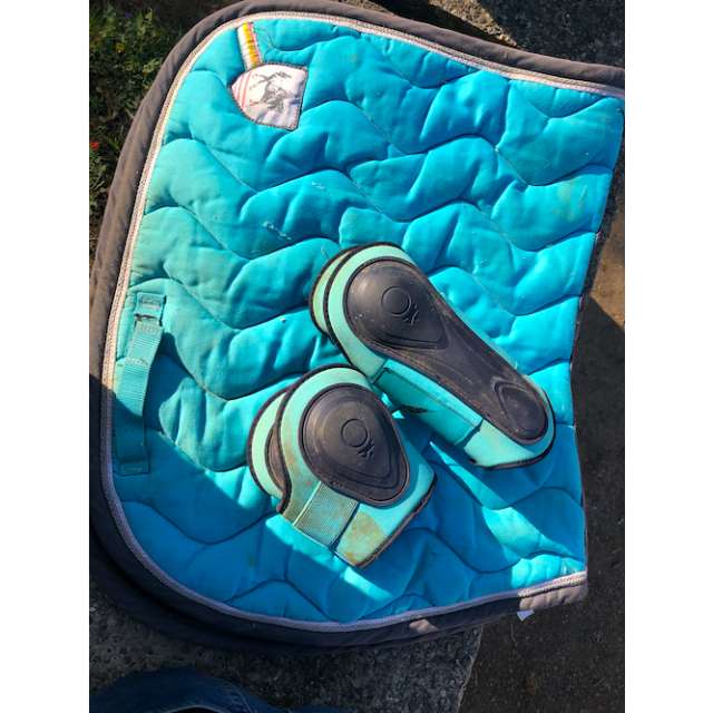 Ensemble bleu turquoise