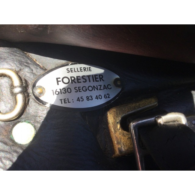 Selle mono quartiers Forestier, siège 17,5 , très confortable.