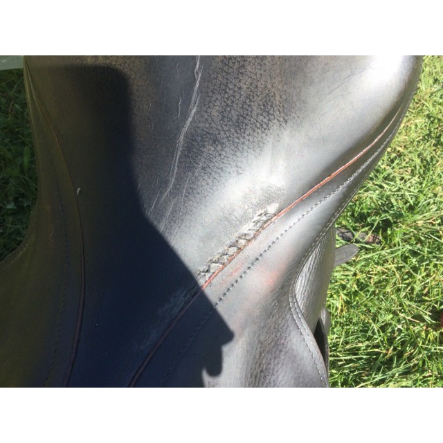 Selle mono quartiers Forestier, siège 17,5 , très confortable.