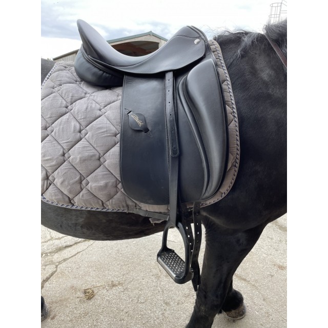 Selle de dressage