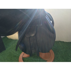Selle en cuir noir 17,5