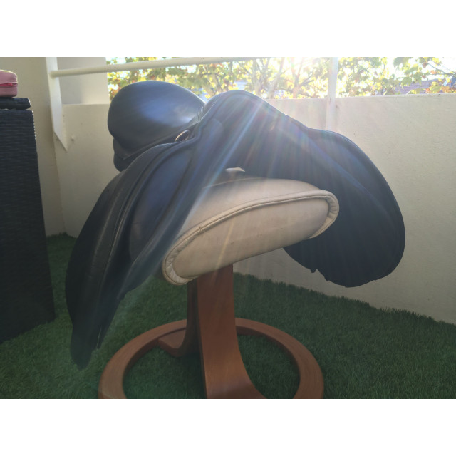 Selle en cuir noir 17,5