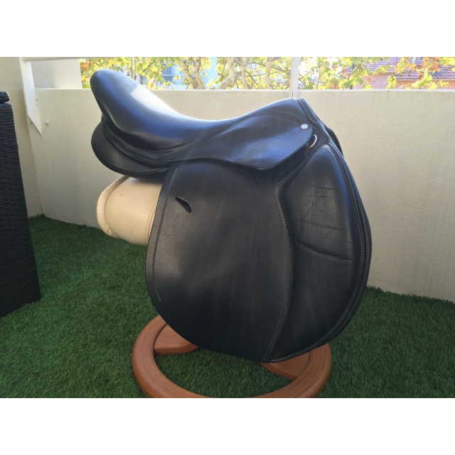 Selle en cuir noir 17,5