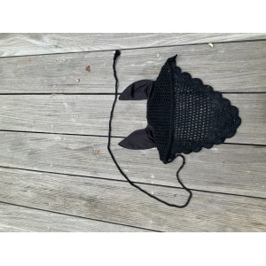 Bonnet noir avec strass