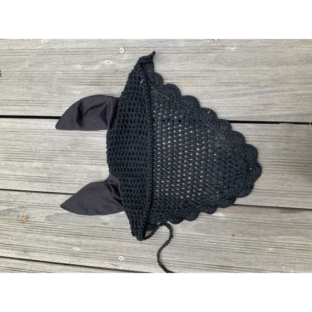 Bonnet noir avec strass