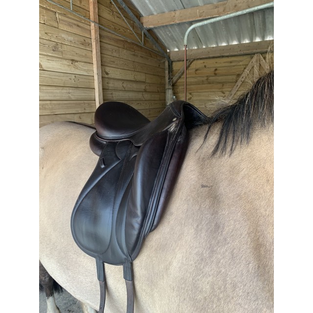 Selle dressage devoucoux makila 17.5