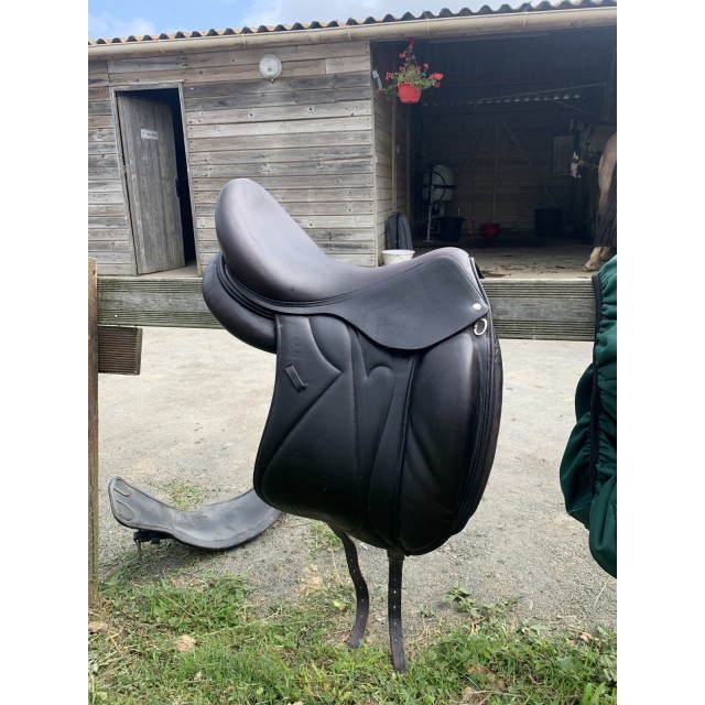 Selle dressage devoucoux makila 17.5