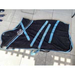 Polaire noire et bleue