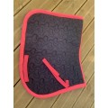 Tapis poney navy et rose