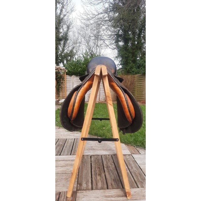 Selle 17,5" cuir havane typée dressage