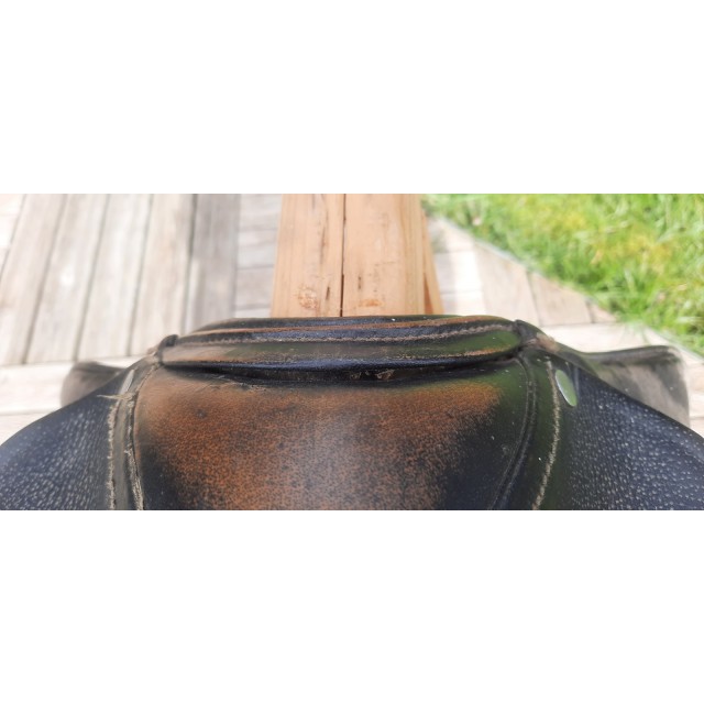 Selle 17,5" cuir havane typée dressage