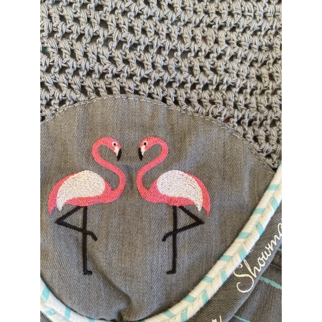 Ensemble tapis/bonnet flamand rose