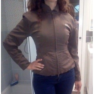 Superbe veste Askara marron ultra féminine et confortable